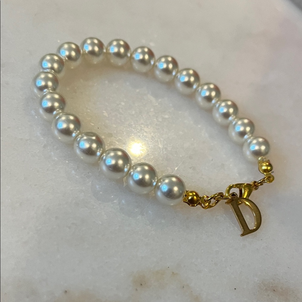 Pearl Bracelet/ Gold D CHARM 7.5 inch BRAND NEW - Picture 2 of 2